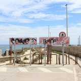 Proseguendo su via Trulli arriviamo al punto pi� critico di tutta la zona, dove la strada risulta addirittura sbarrata da vistose e arrugginite barriere in ferro